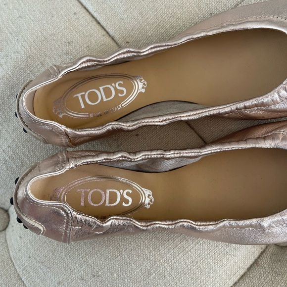 Tod’s rose gold metallic ballet flats - Picture 7 of 13